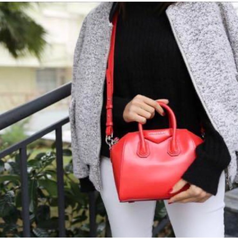 GIVENCHY
Mini Antigona Top-Handle Bag